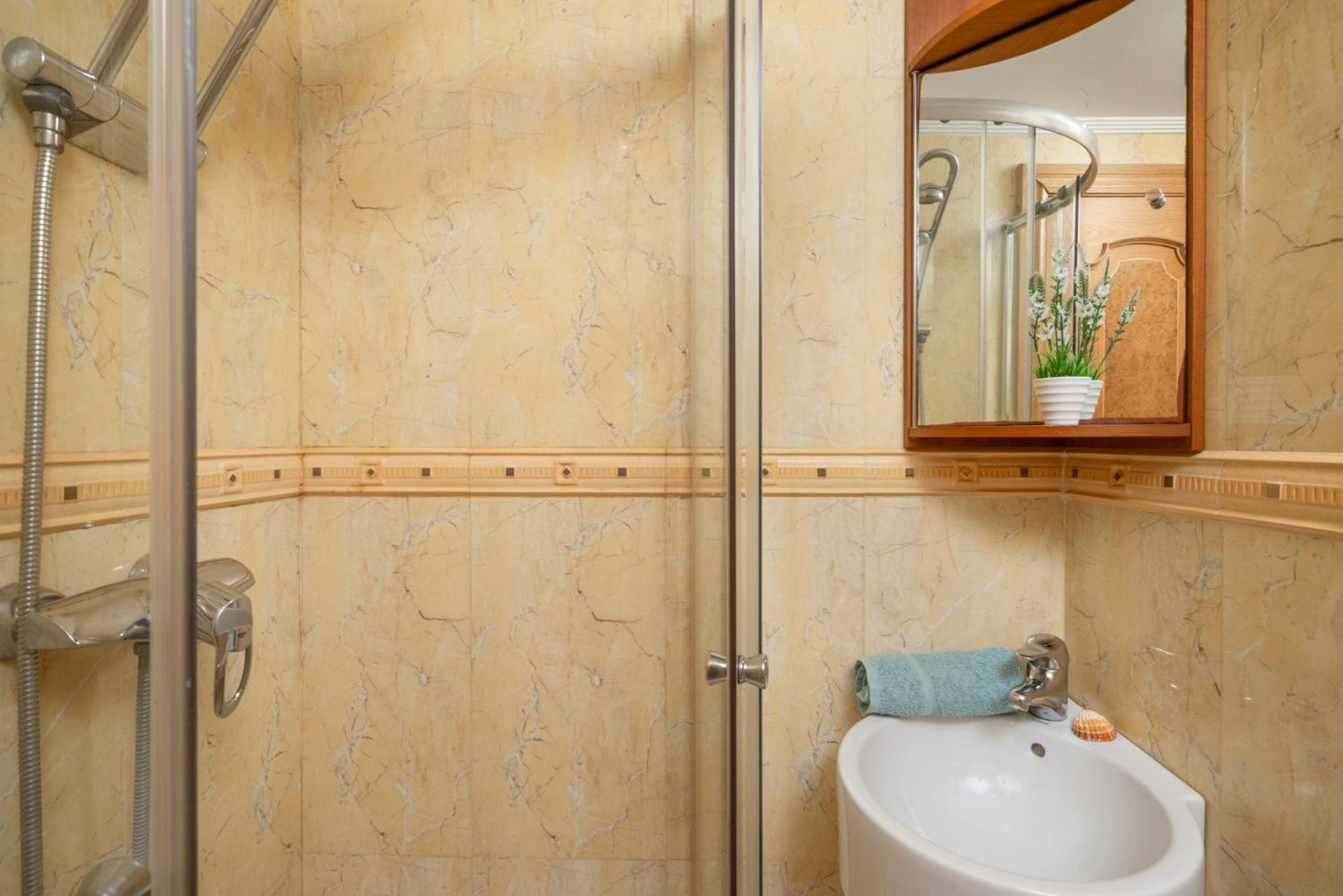 Beachfront, Two Bed- & Bathrooms, Private Parking Fuengirola Buitenkant foto