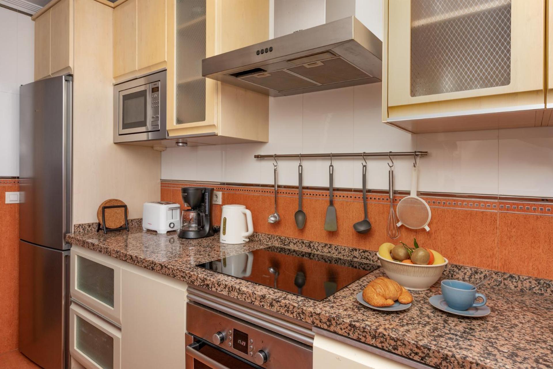 Beachfront, Two Bed- & Bathrooms, Private Parking Fuengirola Buitenkant foto