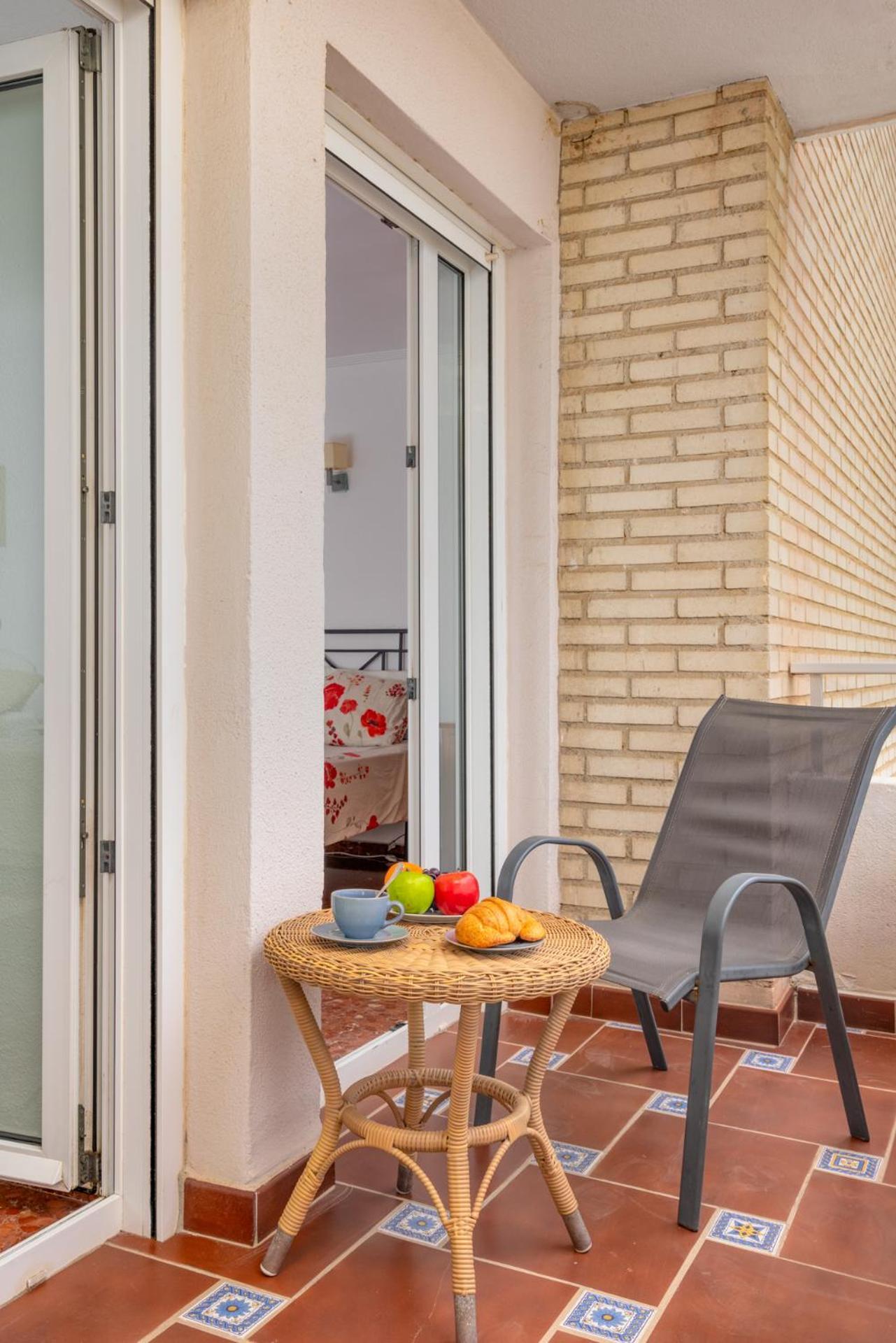 Beachfront, Two Bed- & Bathrooms, Private Parking Fuengirola Buitenkant foto