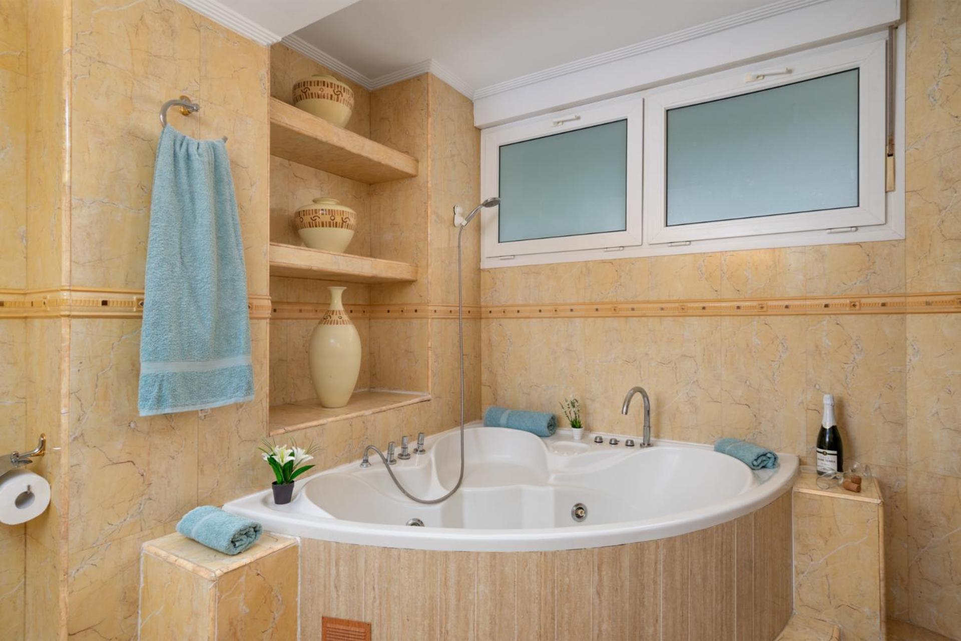 Beachfront, Two Bed- & Bathrooms, Private Parking Fuengirola Buitenkant foto