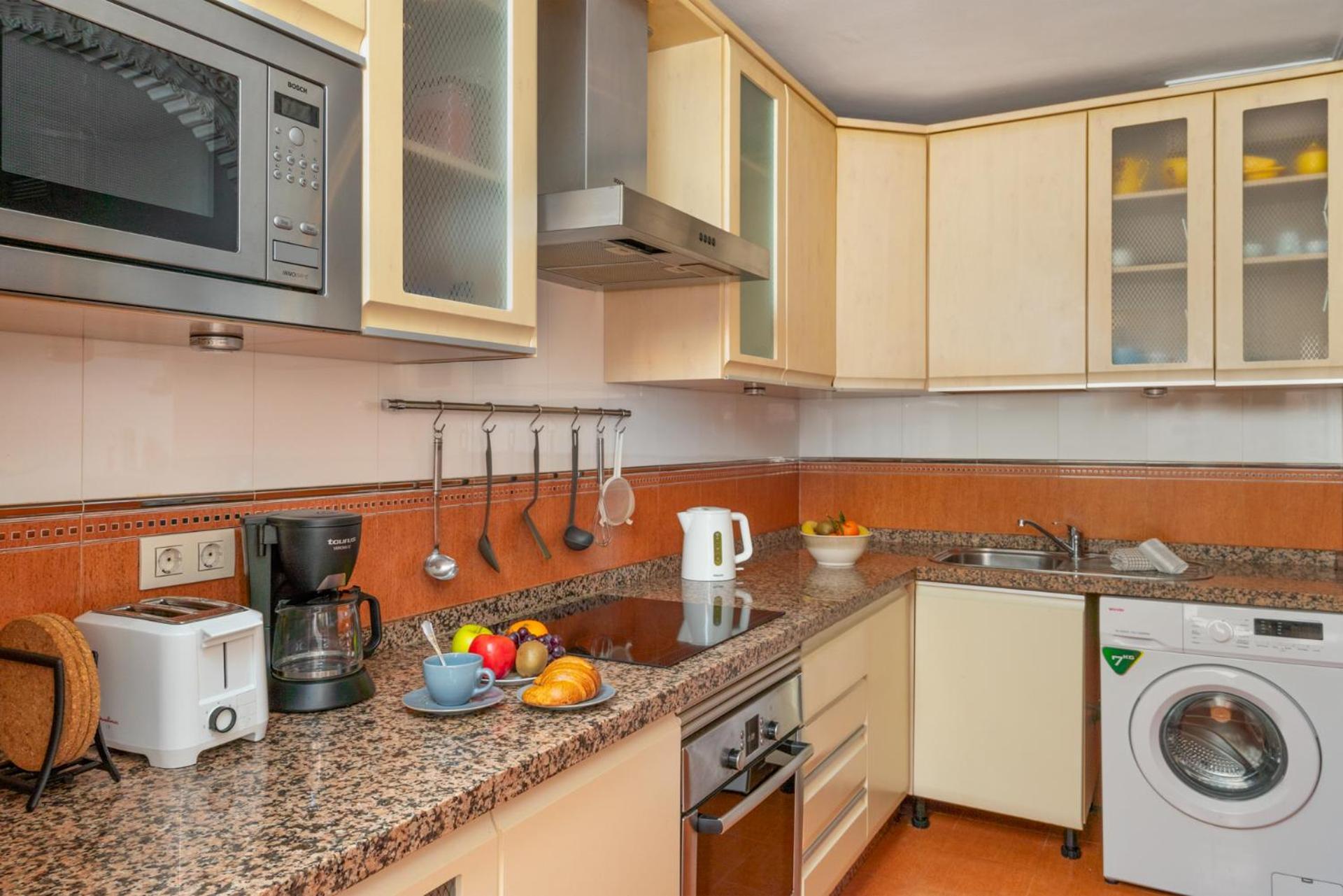 Beachfront, Two Bed- & Bathrooms, Private Parking Fuengirola Buitenkant foto