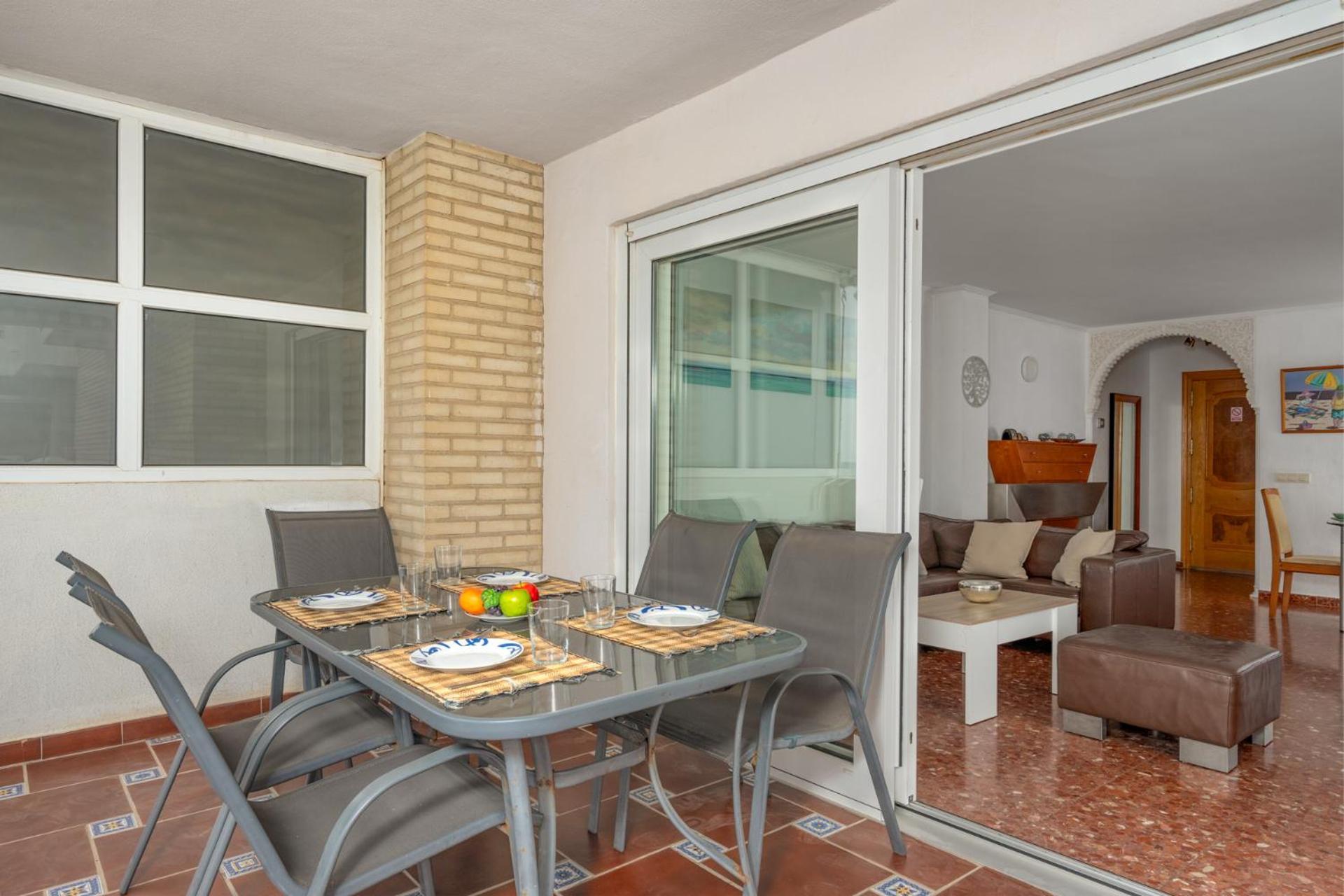 Beachfront, Two Bed- & Bathrooms, Private Parking Fuengirola Buitenkant foto